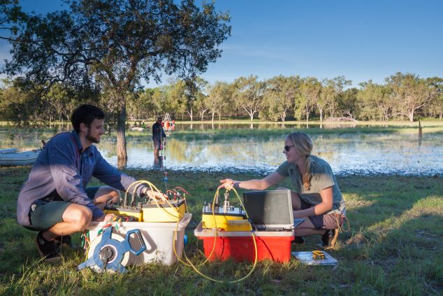 JCU Geophysics students conduct high-tech water quality field experiments near Katherine, NT