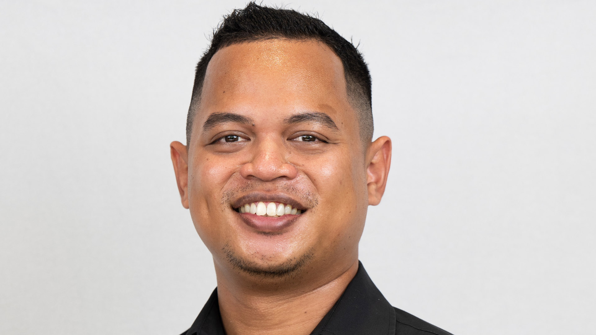 A headshot of James Cook University Master of Science (Professional) student and Australia Awards recipient Arnoldus Ananta. 